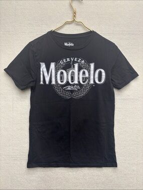 Modelo | small Black Graphic 'Modelo' Logo Tee